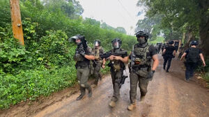 illustration VIDÉO. Opération anti-migrants à Mayotte : CRS et policiers du Raid interviennent dans les bidonvilles