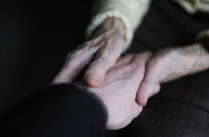 illustration Essonne : un homme de 87 ans tue sa femme atteinte d’Alzheimer en l’électrocutant