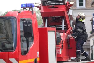 illustration Perpignan : impressionnant départ de feu près d’une zone commerciale, plus de 100 pompiers mobilisés