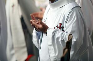 illustration Hauts-de-Seine : condamné pour atteinte sexuelle sur mineur, le prêtre avait appelé à prier pour des victimes d’abus à la télévision