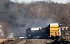 illustration États-Unis : un train de produit chimique déraille et provoque un énorme incendie