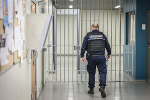 illustration Marseille : un policier condamné pour avoir voulu faire passer des téléphones à des détenus