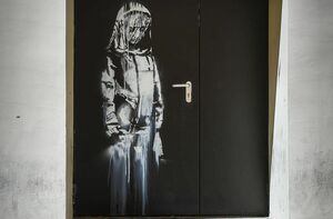 illustration Vol de la «porte de Banksy» au Bataclan : de 18 mois à quatre ans de prison requis contre les huit prévenus