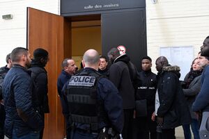 illustration Policiers brûlés à Viry-Châtillon : les acquittés demandent à se faire indemniser leurs années en prison