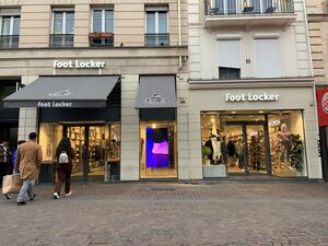 illustration Paris : un homme poignarde à coups de ciseaux le client d’un magasin de baskets qui l’avait doublé dans la file d’attente