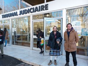 illustration Essonne : deux militants écolos jugés pour avoir déployé une banderole contre la ligne 18