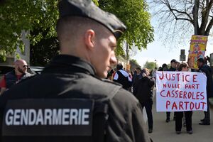 illustration Puy-de-Dôme : enquête ouverte après un pantin à l’effigie de Macron brûlé lors d’un carnaval