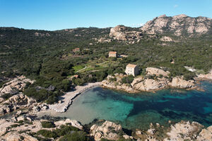 illustration Domaine de Murtoli en Corse : piscine cachée, bar dans un hangar… soupçons d’escroquerie au paradis