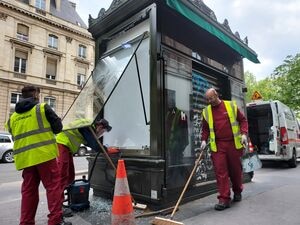 illustration À Paris, après les violences du 1er Mai : «Ils pensent défendre les ouvriers, mais c’est nous qui nettoyons»
