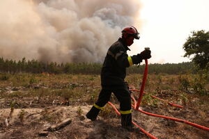 illustration Gironde : plus de 300 personnes évacuées, 100 hectares brûlés... nouvel incendie près d’Arcachon