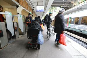 illustration « Elle n’arrivait pas à remonter sur le quai » : une passagère du RER B a vu le train percuter la jeune Raya