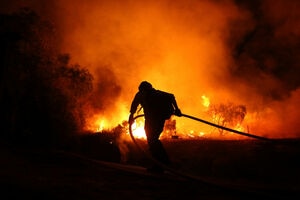 illustration Incendies en Californie : deux morts, des milliers d’évacués et le réseau électrique perturbé
