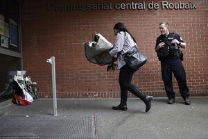 illustration Accident à Villeneuve-d’Ascq : le choc au commissariat de Roubaix après la mort des trois jeunes policiers