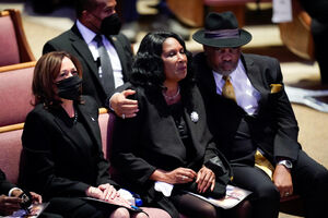 illustration États-Unis : Kamala Harris et un frère de George Floyd ont assisté aux funérailles de Tyre Nichols