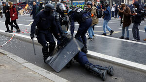 illustration Manifestation à Paris : le câbleur de Calais « regrette » d’avoir jeté la pierre qui a mis un policier KO