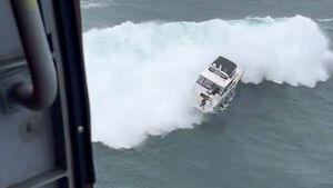 illustration VIDÉO. États-Unis : renversé par une énorme vague sur un yacht volé, un fugitif secouru puis incarcéré