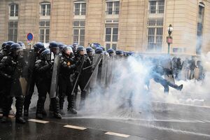 illustration Manifestation du 1er Mai à Paris : un policier gravement brûlé, au moins 25 blessés