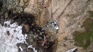 illustration Californie : un conducteur soupçonné d’avoir jeté sa voiture d’une falaise avec sa famille à bord