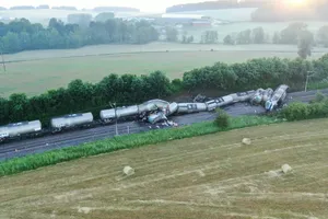 illustration Ardennes : pollution fluviale après une collision entre un poids-lourd et un train de produits chimiques
