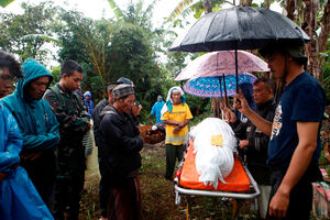 illustration Indonésie : les survivants du séisme qui a fait 268 morts réclament des vivres, les recherches continuent