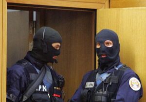 illustration Procès de cadres du PKK à Paris : les avocats demandent que les policiers retirent leur cagoule
