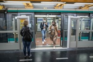 illustration Paris : l’avocat qui prenait des photos sous les jupes des filles dans le métro en garde à vue