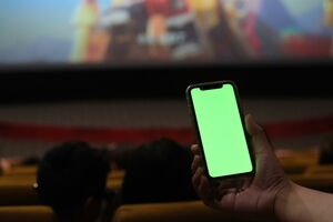 illustration Les faussaires pirataient les films avec leur smartphone dans les cinémas