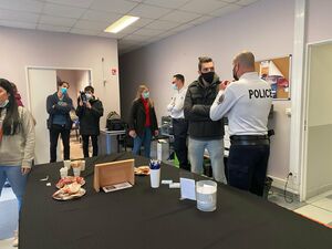 illustration A Strasbourg, un «café-rencontre» au commissariat du Neuhof pour tenter de nouer des liens entre policiers et habitants