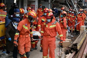 illustration Chine : deux personnes retrouvées vivantes dans les décombres de l’immeuble effondré