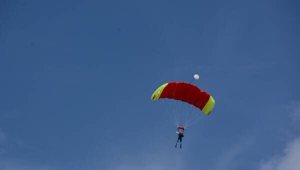 illustration À La Réunion, toujours aucune trace des deux parachutistes disparus