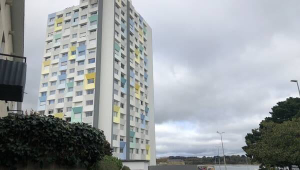illustration Chute mortelle du 15e étage à Lorient : les investigations continuent