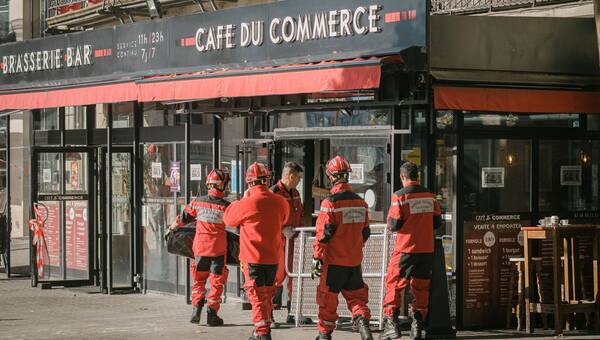 illustration Nantes. Périmètre de sécurité levé place du Commerce: le Café du commerce fermé jusqu’à nouvel ordre