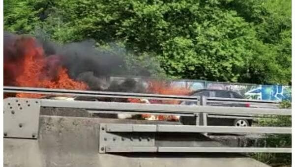 illustration VIDÉO. Spectaculaire accident sur le périphérique à Nantes : deux voitures prennent feu