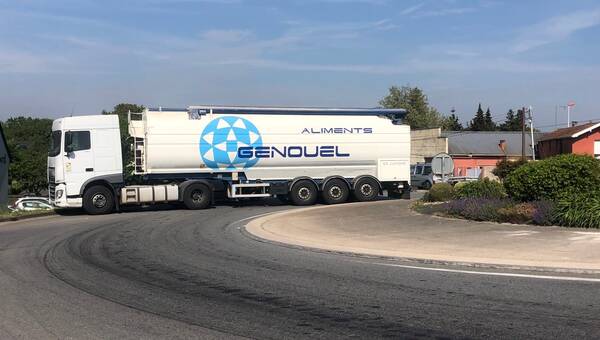 illustration Un camion en panne bloque un rond-point sur la D57 près de Laval