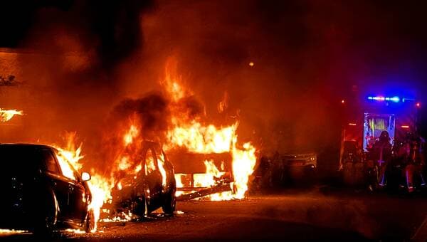 illustration La Roche-sur-Yon. Plusieurs véhicules en flammes dans la nuit de dimanche 8 à lundi 9 mai
