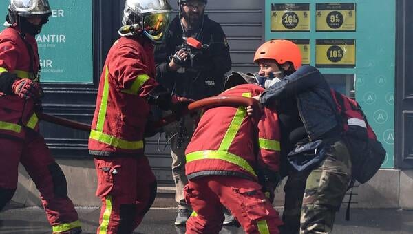 illustration Pompier agressé en marge de la manifestation du 1er Mai à Paris : une femme a été interpellée