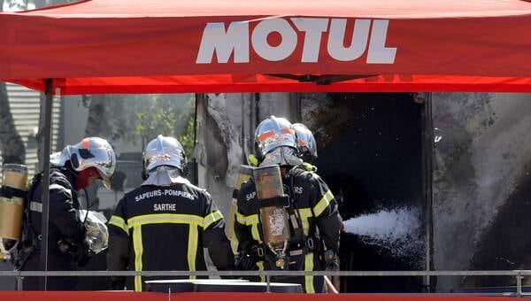 illustration Beaucoup de fumée, pas de blessé : une friterie prend feu dans le village du Moto GP au Mans
