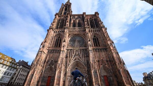illustration Strasbourg. Ils escaladent la cathédrale à mains nues et en pleine nuit pour « prendre des photos »