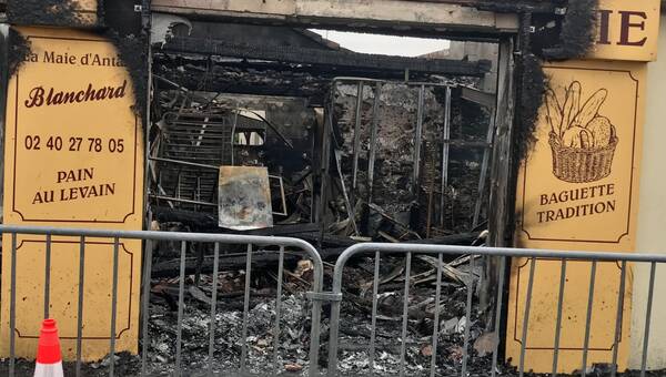 illustration « J’ai entendu des explosions » : une boulangerie de Corsept totalement détruite par les flammes