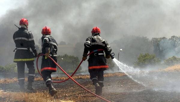illustration Près de Saumur. À Neuillé, un incendie détruit un champ, une haie et deux voitures