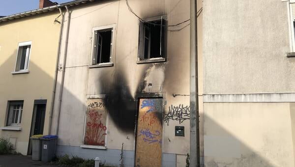 illustration Rezé. Un squat détruit par les flammes rue Jean-Fraix