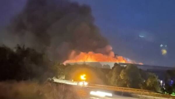 illustration EN IMAGES. Incendie à la plateforme Lidl dans les Côtes-d’Armor : les photos des internautes