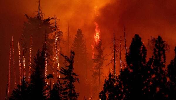 illustration États-Unis. Le violent incendie continue de s’étendre en Californie, des milliers d’évacués