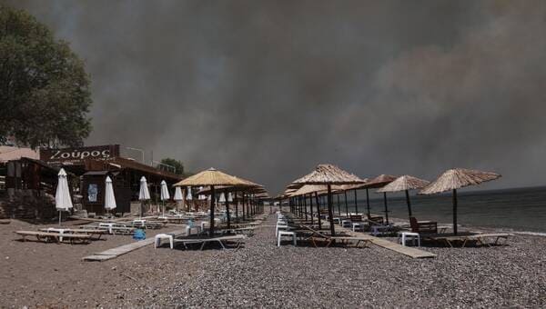 illustration Grèce. Un incendie à Lesbos oblige à évacuer touristes et habitants