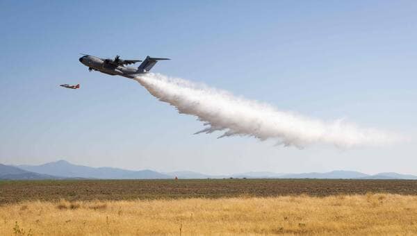 illustration Incendies. Airbus a testé son avion de transport A400M comme bombardier d’eau