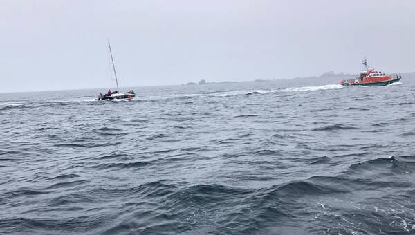 illustration Finistère. Un skipper blessé à la main hélitreuillé au large d’Ouessant : son voilier remorqué