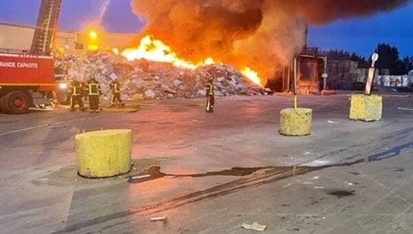 illustration Un feu se déclare dans une entreprise de Saint-Herblain, 2 500 m³ de cartons brûlés