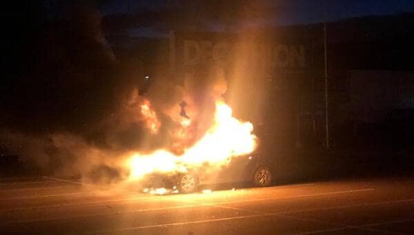 illustration VIDÉO. Une voiture et un trampoline brûlent sur le parking de Décathlon près de Rennes