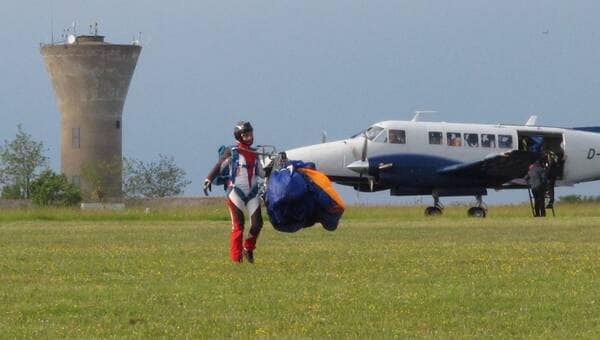 illustration Accident rare dans le Maine-et-Loire : une voile de parachute atterrit sur la rocade sud de Saumur