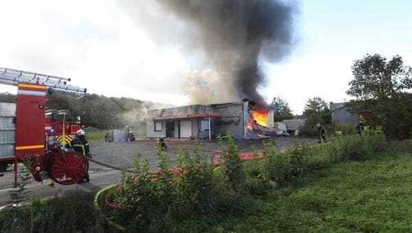 illustration VIDÉO. Un hangar entièrement détruit dans un incendie à Plélan-le-Grand